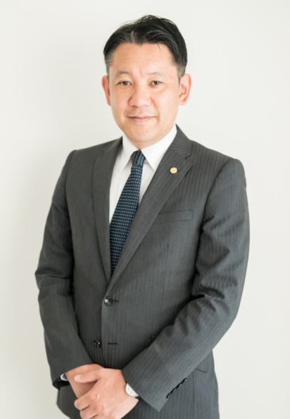 代表行政書士　林 洋右